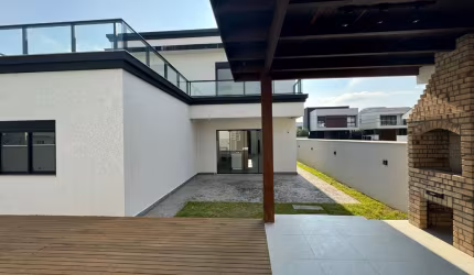 Casa no Cond. Caledônia  com 3 quartos sendo 1 suíte