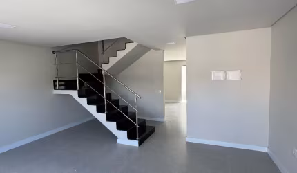 Sobrado novo com 3 quartos sendo 1 suíte