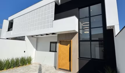 Linda casa térrea com 3 quartos sendo 1 suíte