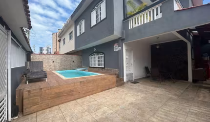 CASA COM PISCINA OCEAN