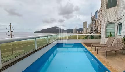 FRENTE MAR COM PISCINA