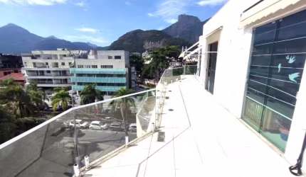 Cobertura duplex para locação em condomínio fechado no Jardim Oceânico.