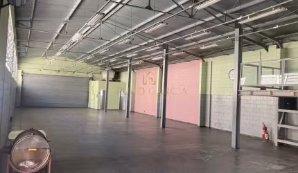 Galpão Comercial à Venda em Santana, São Paulo-SP: 316m², 4 Banheiros e 6 Vagas de Garagem