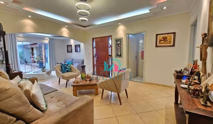 Casa com piscina no bairro Vila Harmonia
