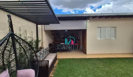 Linda casa com 4 quartos no Jardim Aclimação.
