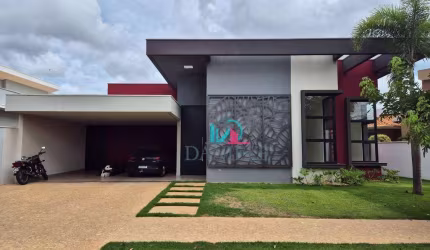 Casa térrea com 3 suítes localizada no condomínio Damha.