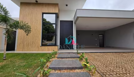 Casa térrea com 3 suítes localizada no condomínio Quinta das Tipuanas.
