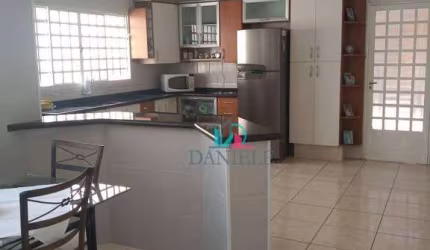 Casa térrea com 2 dormitórios localizada no bairro Jardim do Bosque.