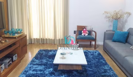 Linda casa com piscina