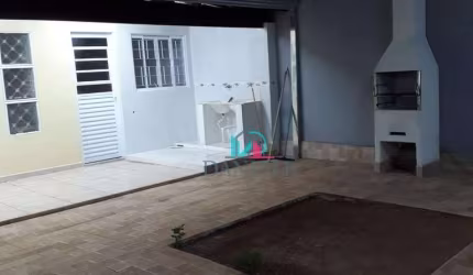 Casa térrea com 3 dormitórios localizada no bairro Jardim Roberto Selmi Dei.