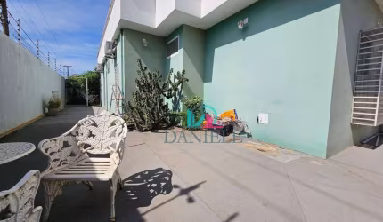 Casa com piscina no cidade jardim