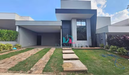 Linda casa no Quinta das Tipuanas