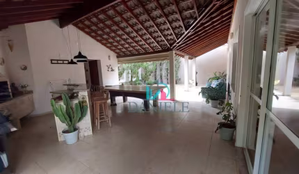 Casa com 4 dormitórios à venda, 203 m² por R$ 980.000,00 - Jardim Santa Angelina - Araraquara/SP
