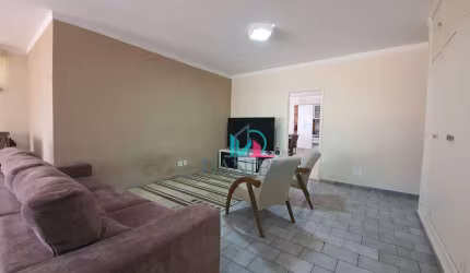 Casa térrea com 3 dormitórios localizada no bairro Vila Santana.