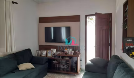 Casa térrea com 3 dormitórios localizada no bairro Cambuy.