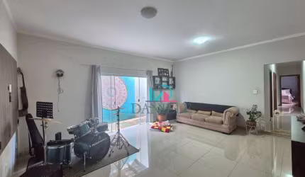 Linda casa no Jardim Eliana
