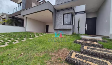 Casa térrea com 3 suítes localizada no condomínio Village Damha III.