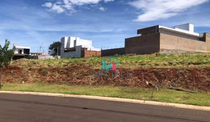 Terreno com 332,12 m² localizado no condomínio Tivoli.