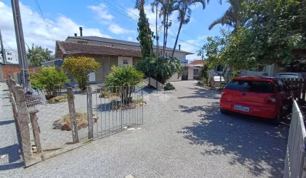 Terreno à venda com 647m² (25 x 25,88mts) Bairro Aririú, Palhoça/SC