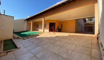 Casa com 3 quartos à venda na Avenida José Gabriel de Oliveira, 351, Aurora, Londrina por R$ 1.550.000