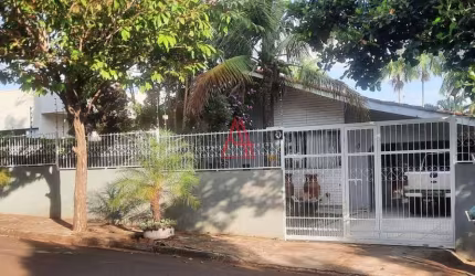 Casa com 3 quartos à venda na Marília Barbosa, 53, Vivendas do Arvoredo, Londrina por R$ 750.000