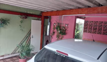 Casa assobradada em Jardim Marina, com 4 quartos 2 banheiros e 2 vagas de garagem, ótima localização, ao lado do o