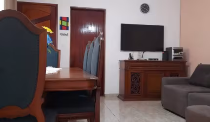 Duas casas com garagem, independente, totalmente separadas