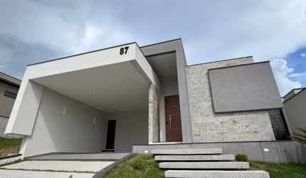 Casa térrea a venda em Condomínio fechado