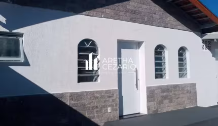 Casa com 03 Dormitórios sendo uma suíte à venda, 140m² Por R$535.000 - Jardim Independência - Taubaté - SP