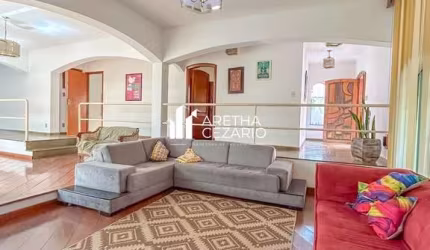 Casa Tríplex com 05 Dormitórios sendo duas  suítes à venda, 570m² Por R$2.200.000 - Jardim das Nações - Taubaté - SP
