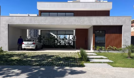 Casa térrea à venda PRONTA PARA MORAR, 215 m2 - 3 SUÍTES - 450 m2 terreno, Urbanova - S.J.Campos/SP