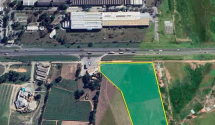 Área industrial à venda, 55.000 m² com cerca de 300 m de testada de frente para Dutra em Caçapa colado com SJC