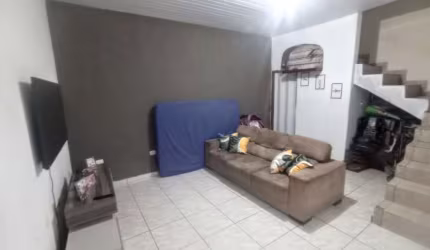 Casa no Jardim São Leopoldo  terreno inteiro com edícula
