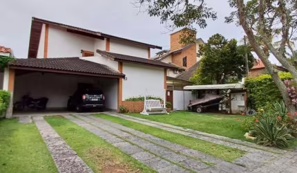 Casa em condominio ,Jardim Esplanada com 3 dormitórios sendo uma suite , terreno de 450 m2
