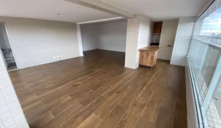 Cobertura duplex com 3 suítes, piscina e sacada gourmet