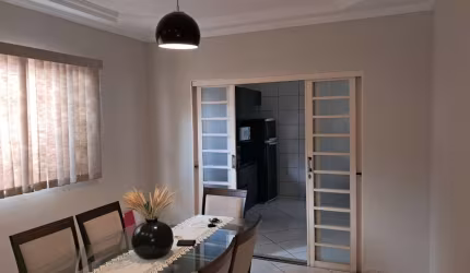 Casa Espetacular no Jardim da Granja, com 4 dormitórios sendo 1 suíte e com Edícula.