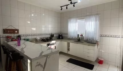 Casa terrea a venda localizada na Zona Sul de São José, com 3 dormitórios, sendo 1 suíte!