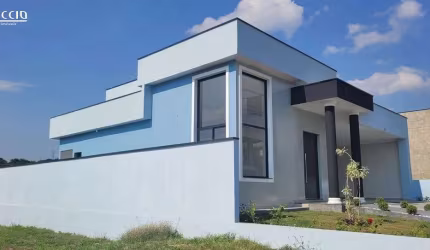Casa térrea, recém construída, com conceito Aberto, localizada no condomínio Terras do Vale!