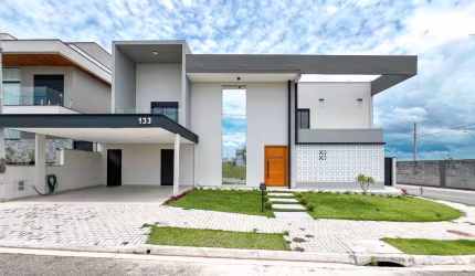 Casa à venda com 3 suítes no condomínio Rudá