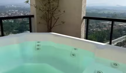 Cobertura duplex com 242m²/04 dormitorios sendo 3 suítes/ Jardim Esplanada- São José dos Campos