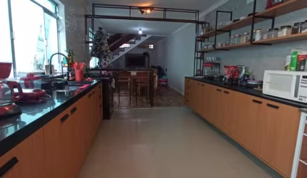 Casa Sobrado/ Jd das Industrias / 02 dormitórios e suíte /125² de terreno/186 de construção