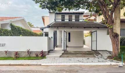 Sobrado à venda 4 Dormitórios 1 Suíte no Condominio Colinas -  REFORMADO - Aceita permuta