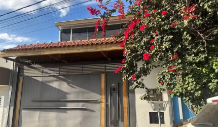 Casa à venda em Jardim Santa Júlia  com 2 dormitórios, sendo 1 suíte - ponto comercial.