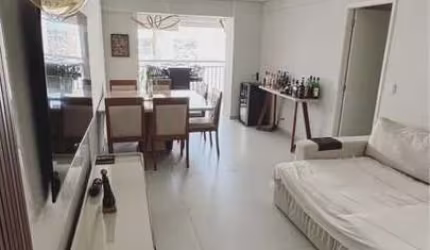 Apartamento Reformado no Edifício Adriático - Andar Alto e Sol da Manhã!