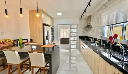 Linda Casa em Condomínio no Jardim das Colinas São José dos Campos