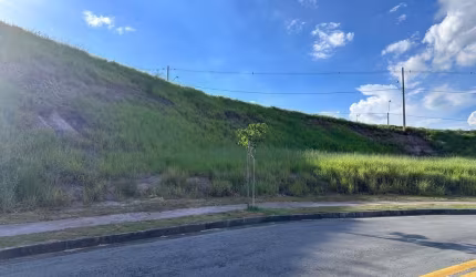 Terreno à venda no Recanto da Baronesa em SJC com 746m²