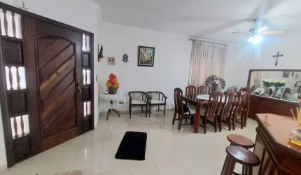 Ótima Casa de 4 Dormitórios no Jardim América