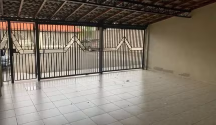 Casa com 4 dormtórios , sendo 1 suite no Bairro do Bosque dos Ipês