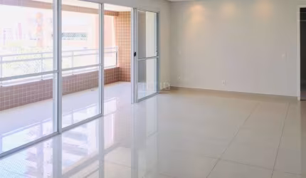 Luxuoso Apartamento à Venda em Vila Ema, SP - Edifício Grand Club Vila Ema 147 m², 3 Suítes 2 Vagas, hobby box - Vista Linda do clube.