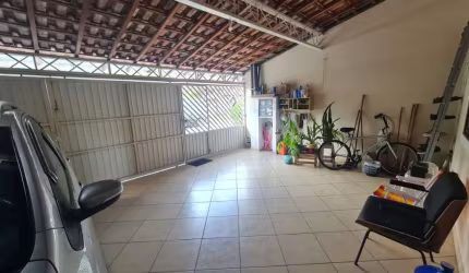 Casa com 4 dormitórios/3vagas de garagem no Jardim Torrão de Ouro em São José dos Campos